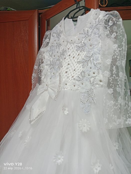 Продам белое платье