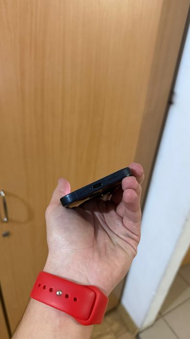 Vând iPhone 15 Pro de piese