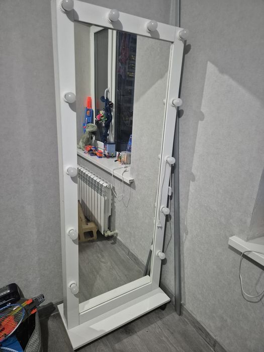 Продам зеркало с подсветкой