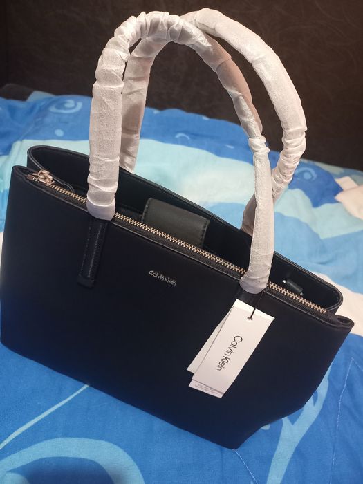 Много стилна и практична дамска чантата, за истински ценители!