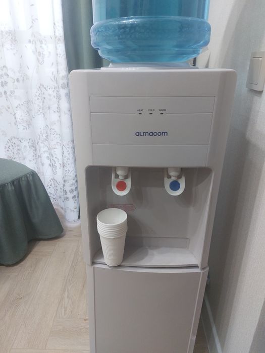 Кулер для воды напольный