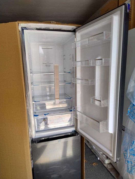 *НОВО* No frost Хладилник с фризер CHiQ  357 Литра ,200 см