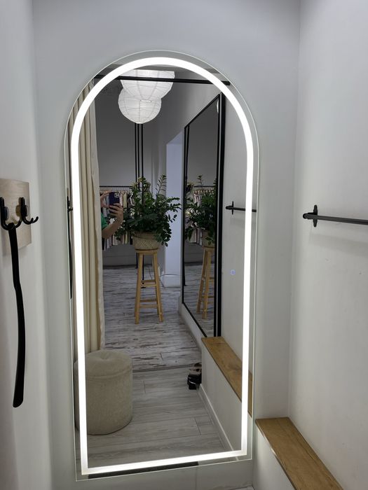 Зеркало с сенсорной подсветкой