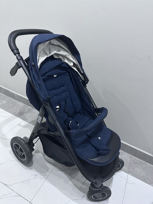 Продам коляску Joie
