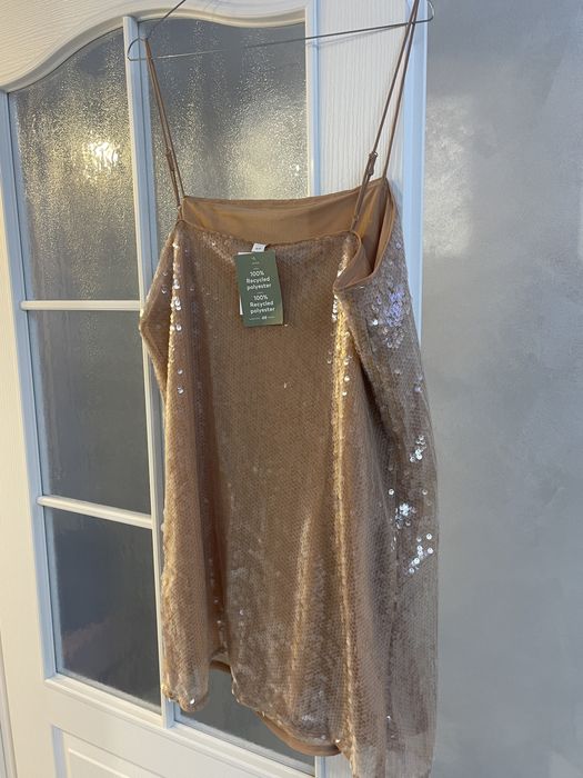 Не е възможно рокля с пайети на тази бена  размер “L”