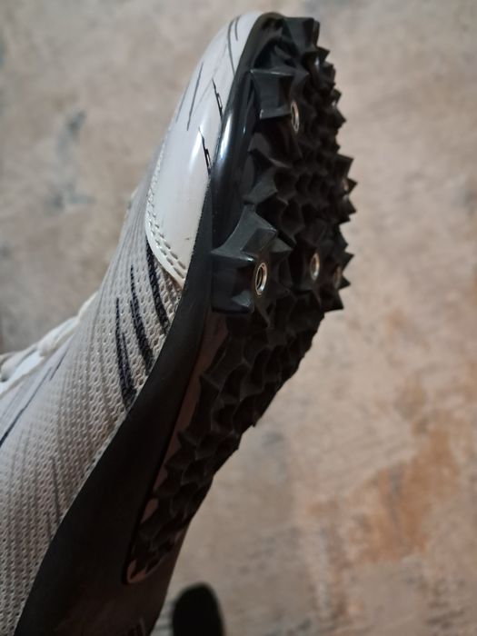 Продам шиповки красовеи