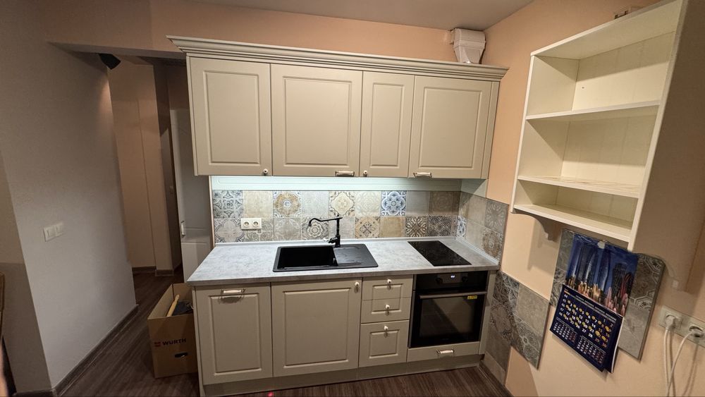 Продавам кухня - кухненски шкафове