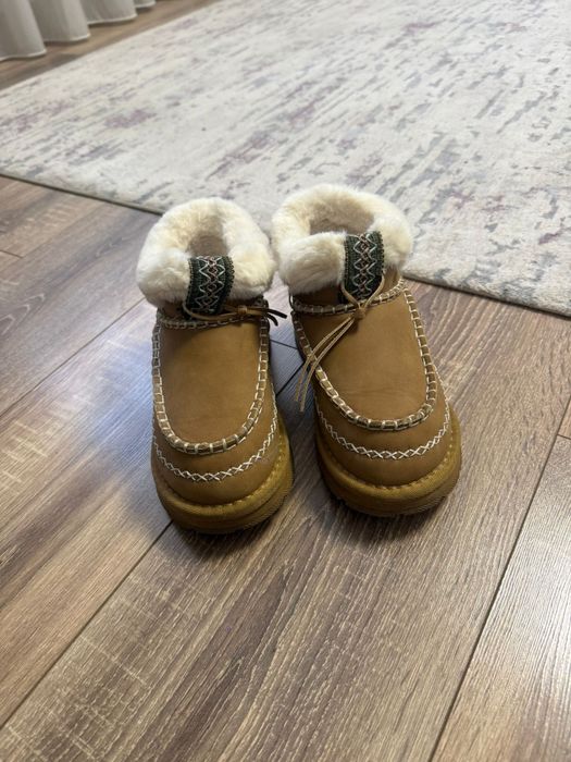 Ghetuțe UGG mărimea 35