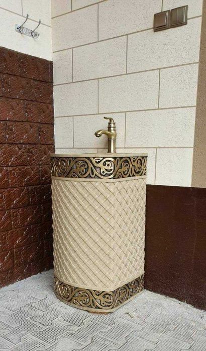 Quyma toshli rakvina