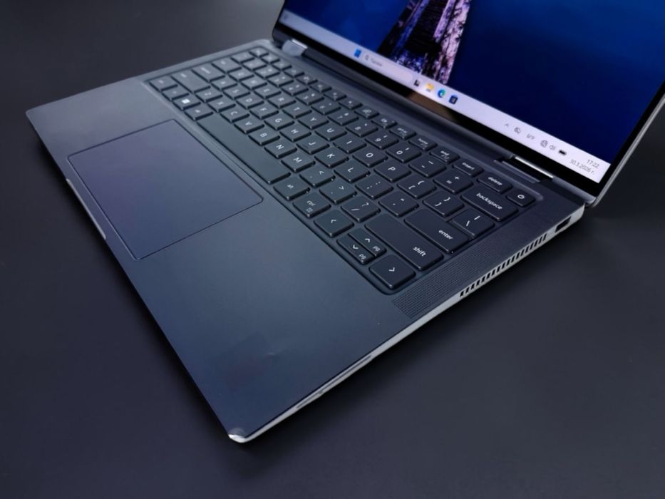 Лаптоп Dell Latitude 9430 2-in-1 WQGHA Touch i7-1245u 32GB 256GB Отличен!