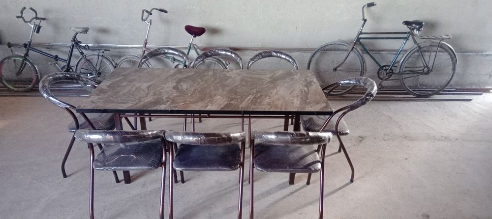 Temir stol stullar ishlab chiqaruvchidan.