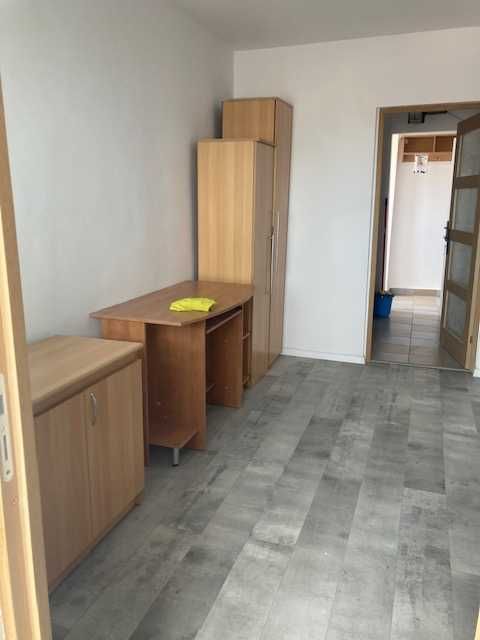 Dau în chirie garsonieră