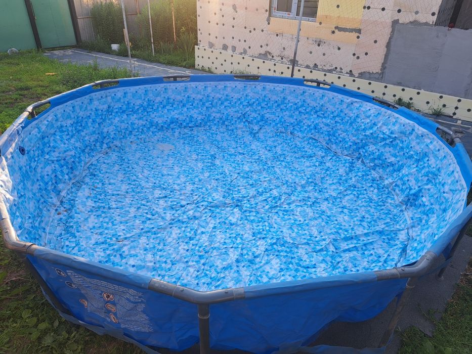 Продам  каркасный бассейн.