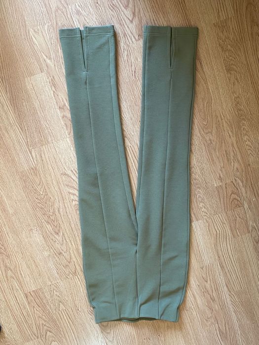 Панталон с маслинен цвят