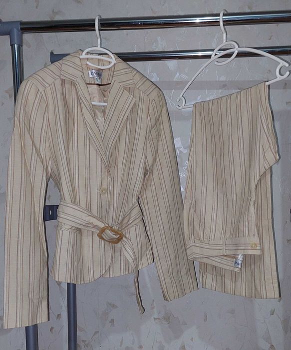 Дамски костюми, различни модели и номера, дънково палто и панталон