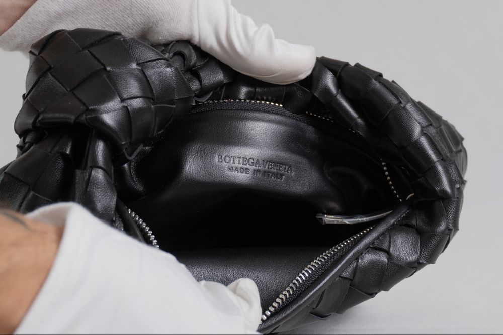 Bottega Veneta Mini Jodie, черна, нова, пълен комплект