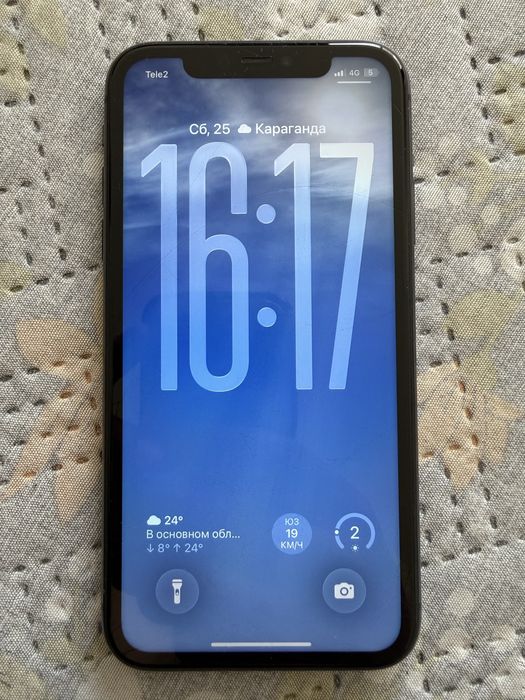 Продаю Айфон 11 черного цвета