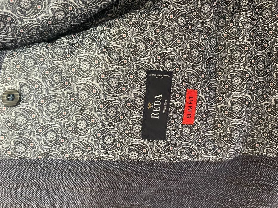 Костюм тройка продаётся