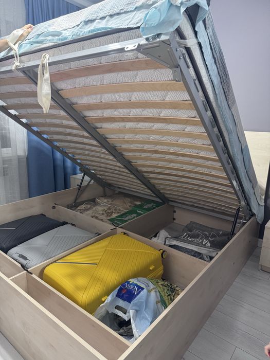 Кровать 1.80*2.00 + 2 тумбочки