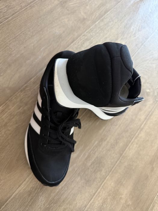 Спортивные крассовки