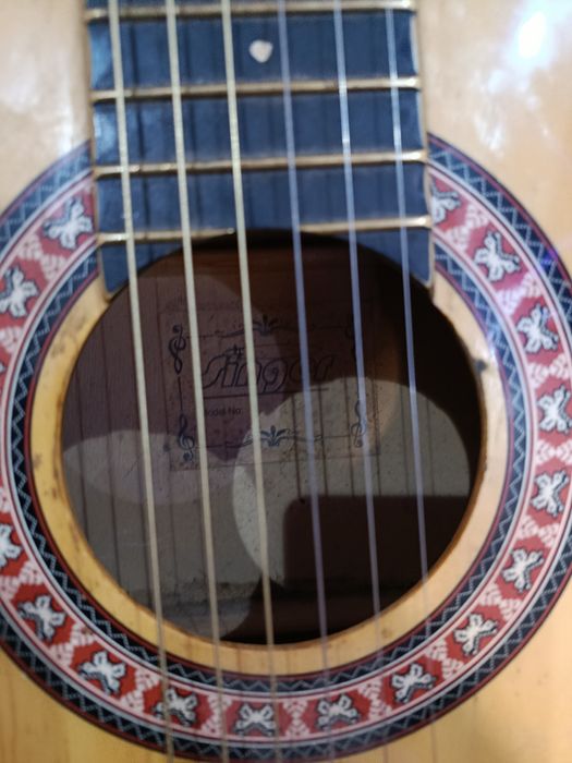 Гитара сотилади холати яхши