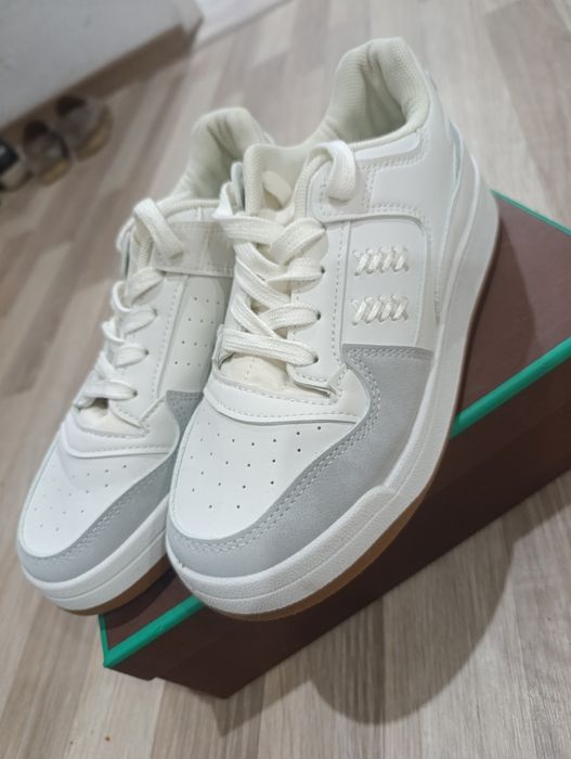 Продам кроссовки