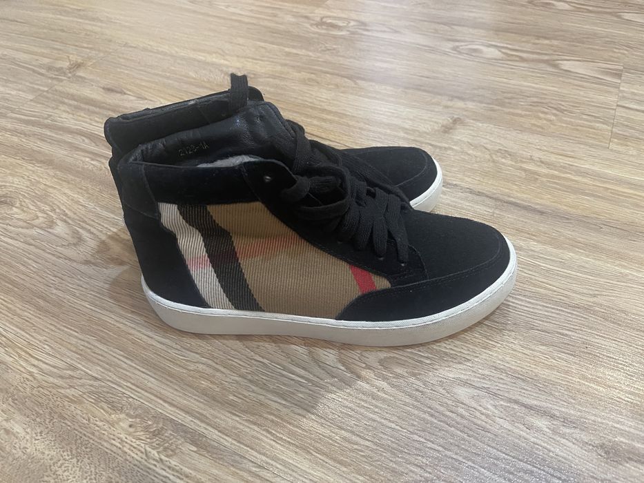 Продам новые женские боитночки BURBERRY