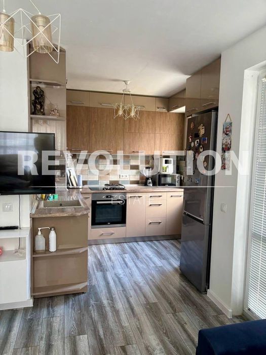 Дава се под наем Тристаен апартамент в Варна, Бриз - 75 кв.м за 747.66 € - Снимка #1