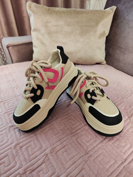 Стильные кроссы, ХИТ 2025 года