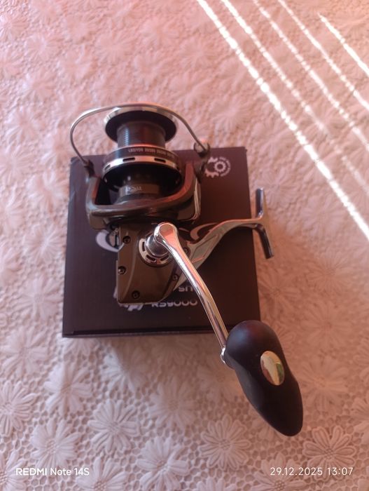 Продавам чисто нова макара FL RS9000