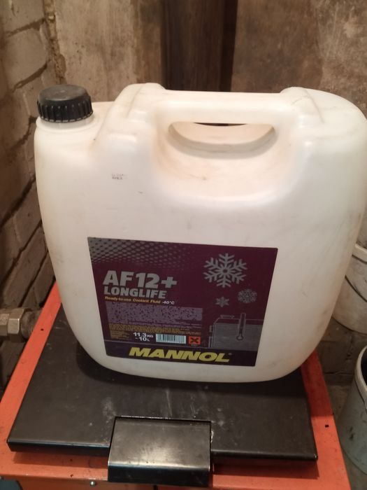 Канистры пластиковые 20,10 литров