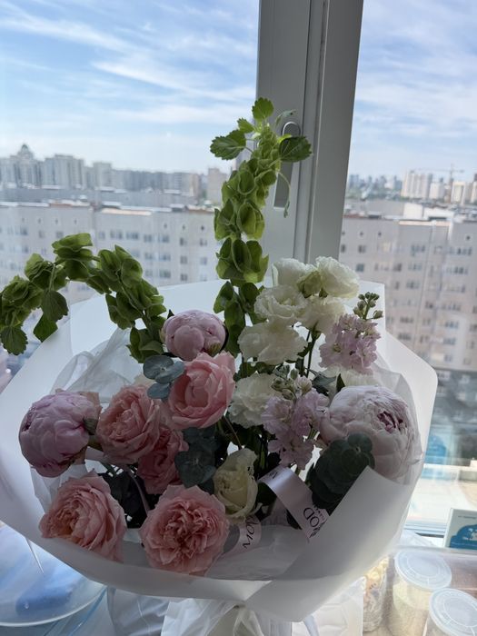 Цветы красивые  богатые  свежин 15000