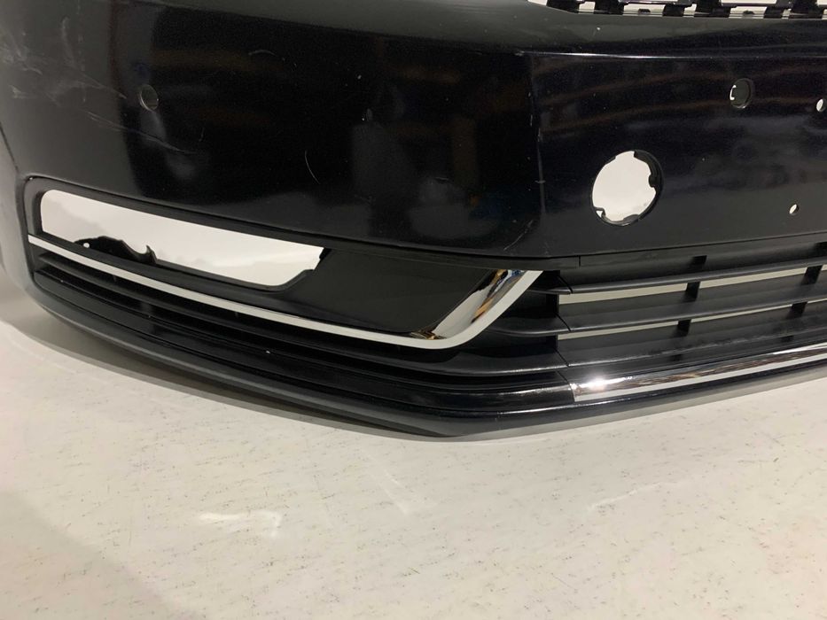 Bara fata VW Passat B7 Completa cu grile 2010 -2015 cod oe 3AA807221