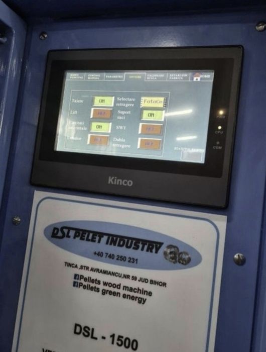 Masină ambalat insacuit automata și semiautomata