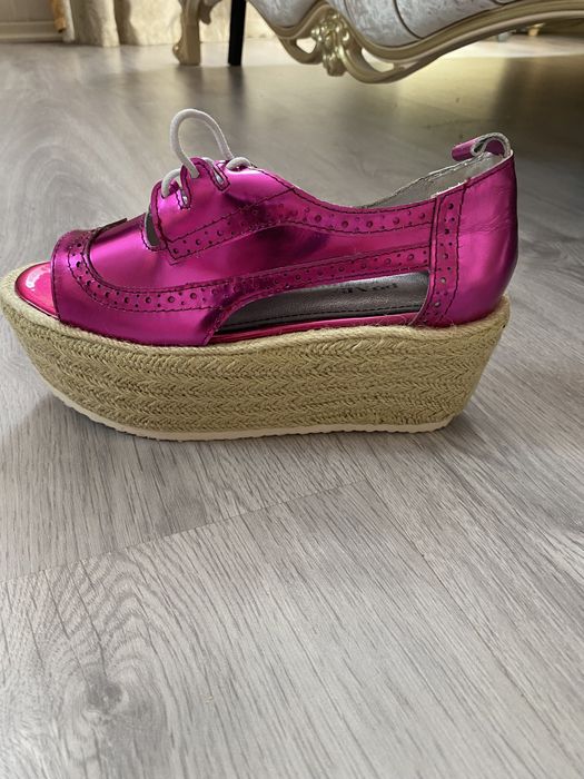 Продам босоножки