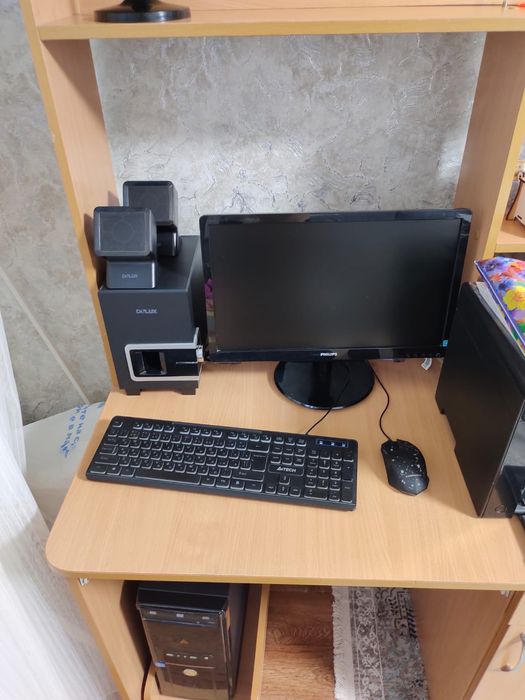 Продам стол и пк