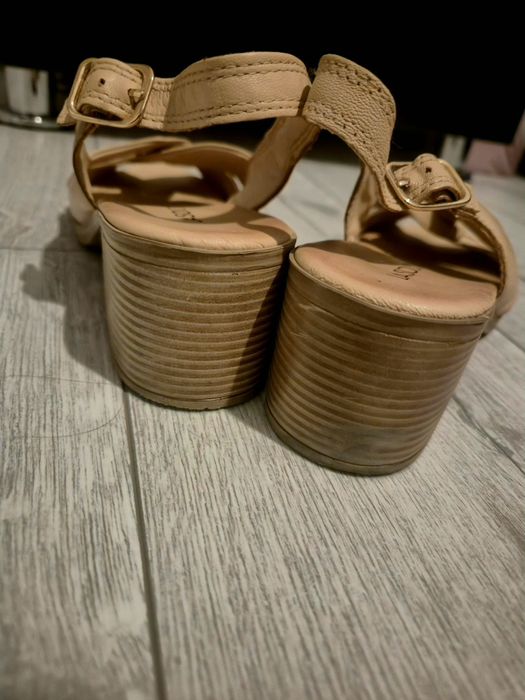 Sandale cu toc Lasocki piele naturala