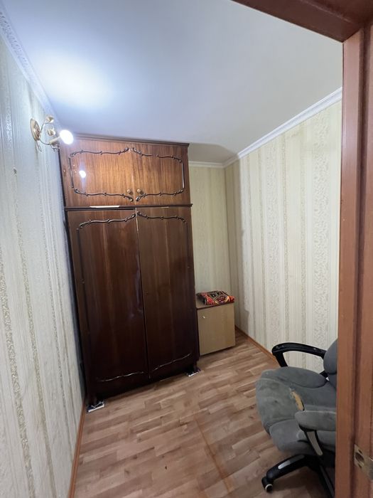 Отдам шкаф и тумбу даром