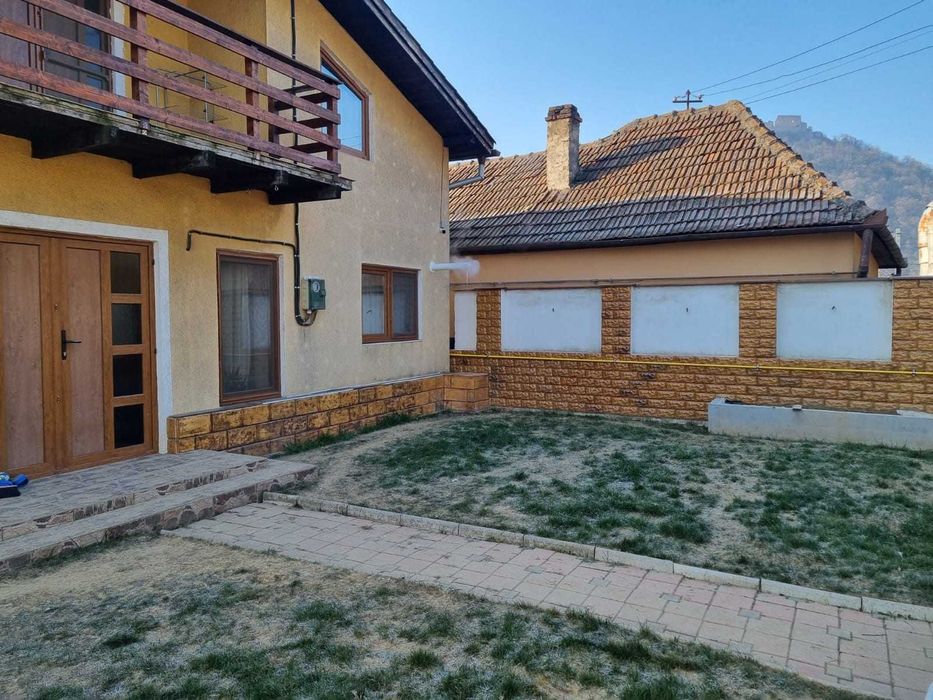 Vand casa in Deva P + M