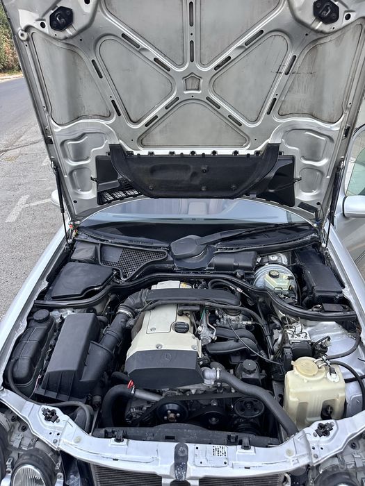 Mercedes benz w210. E200