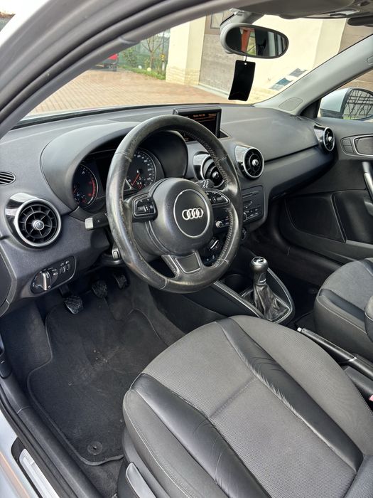 Vând Audi A1 2011