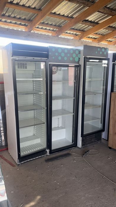 Витринные холодильники.