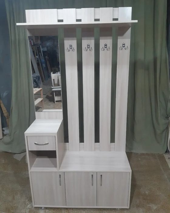 Вешалки, прихожие в коридор