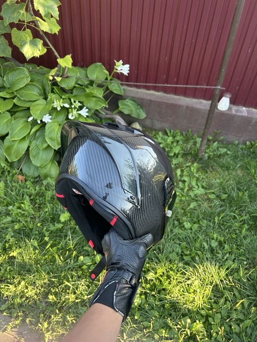 AGV pista GP RR carbon