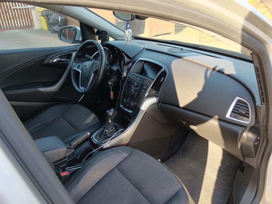 De vânzare opel astra j