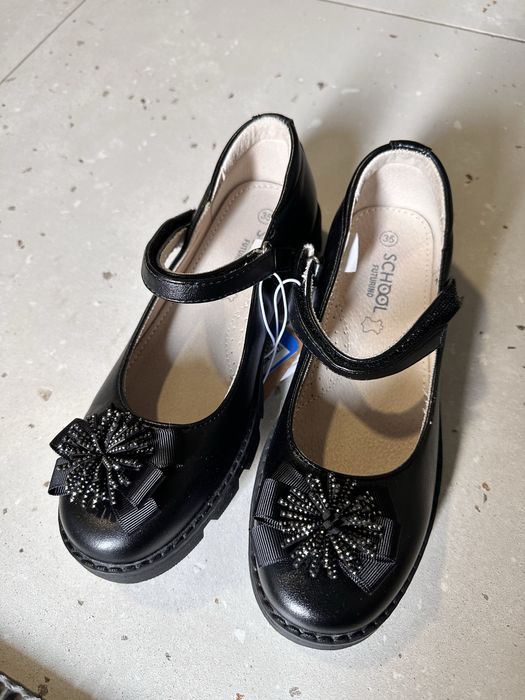 Школьные туфли для девочки.
