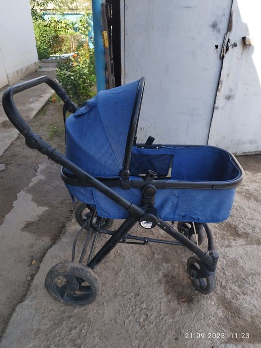 Коляска трансформер Hawks в синем  цвете б/у за 20000 тенге