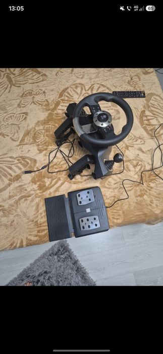 Volan gaming  modelul se poate vedea in fotografie