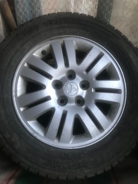 Продам комплект шин с титан дисками…..