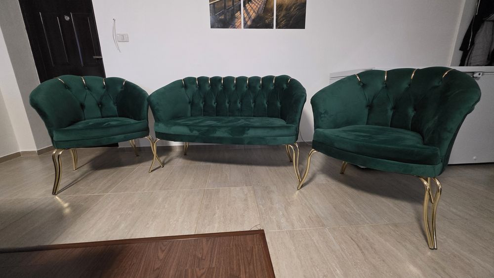 Vând Set canapea cu două fotolii